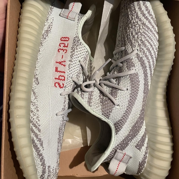 Yeezy 350 v2 "blue tint" size 11 - Picture 1 of 2